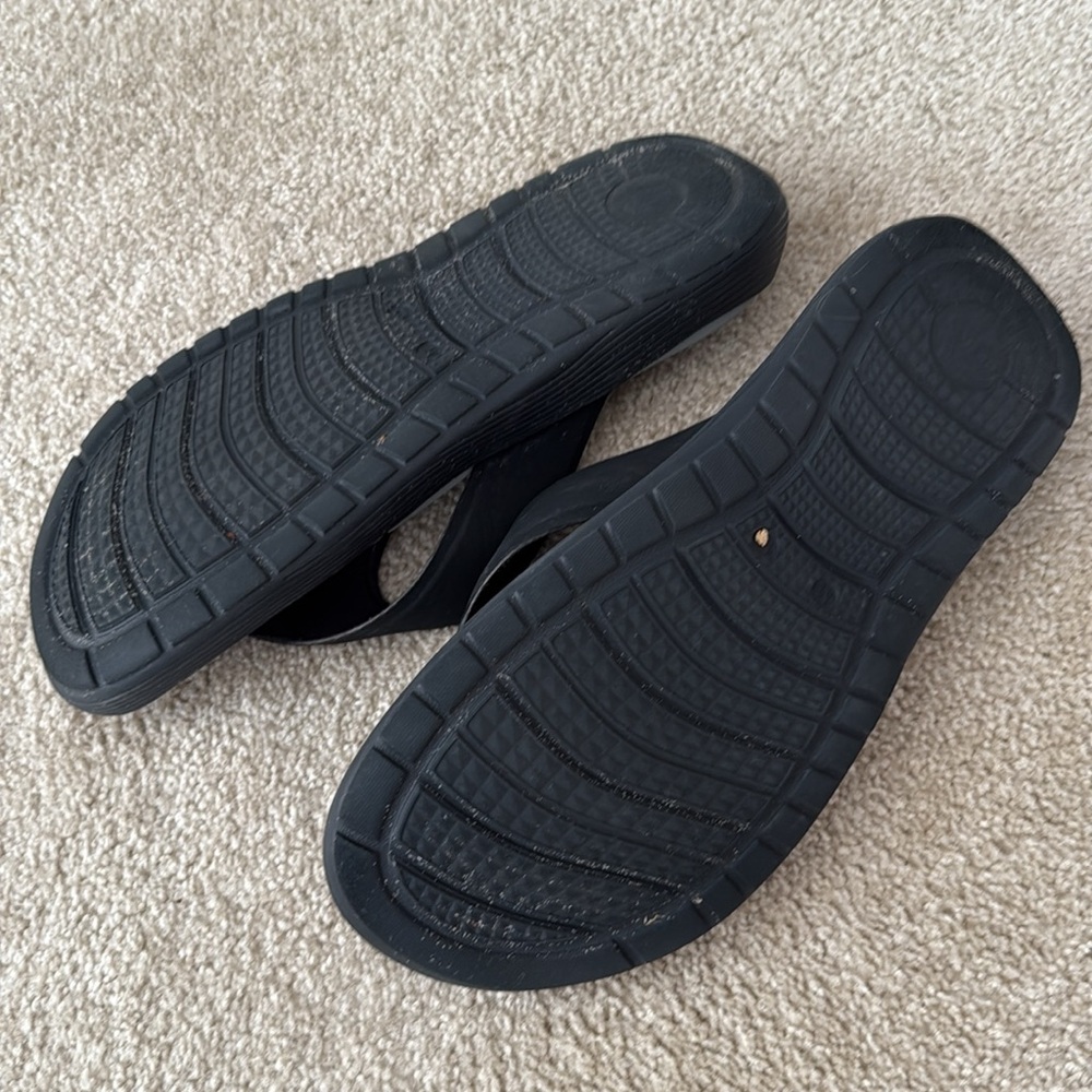 Mens croc flip flops size 12M. Microfiber bands. - Picture 3 of 3